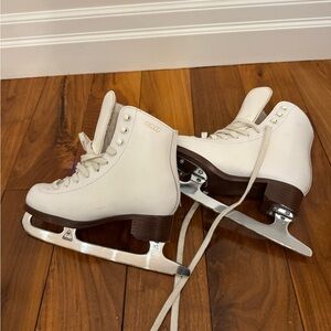 Gam G1119 Fantasia Junior skates size 2C